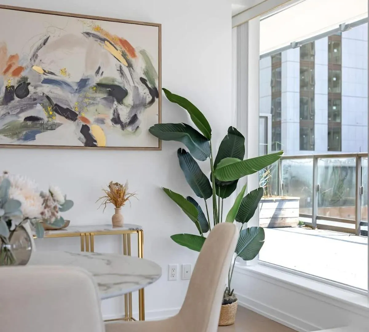 Luxury 2Br Condo Enormous Patio Parking Toronto