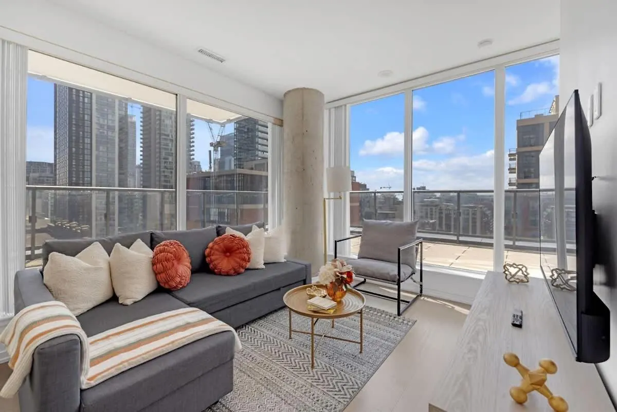 Luxury 2Br Condo Enormous Patio Parking Toronto 0*,  Kanada