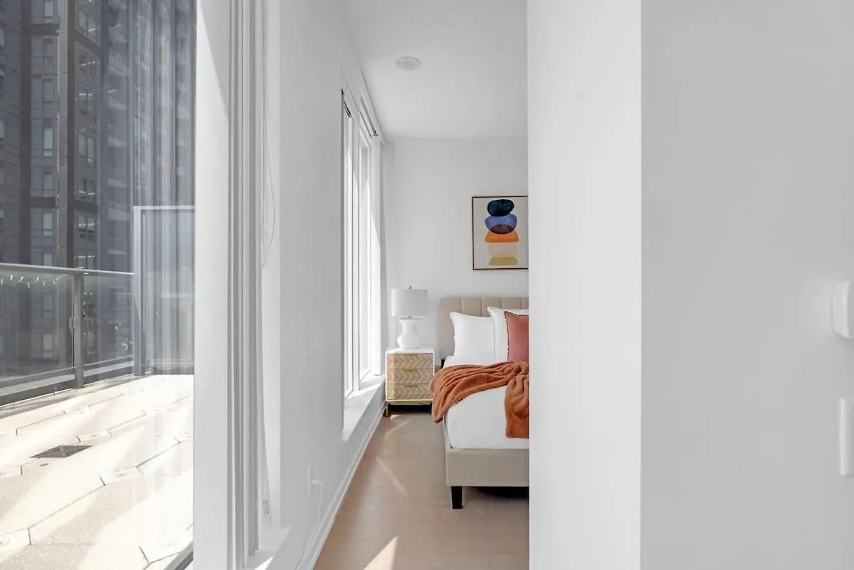 Luxury 2Br Condo Enormous Patio Parking Toronto Apartment