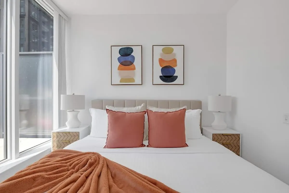 Luxury 2Br Condo Enormous Patio Parking Toronto Apartment