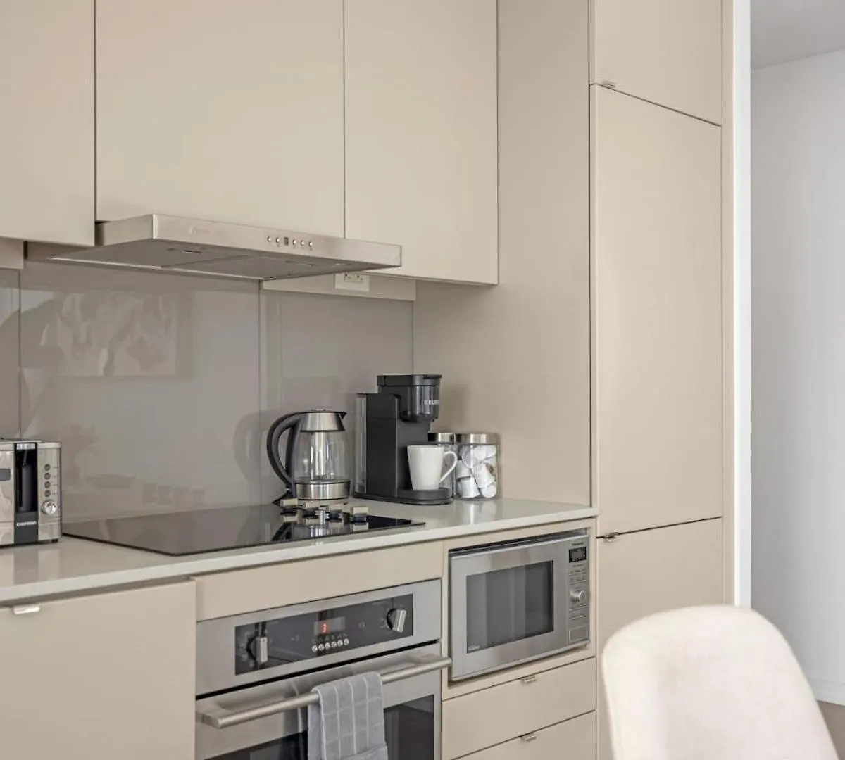 Luxury 2Br Condo Enormous Patio Parking Toronto Canada