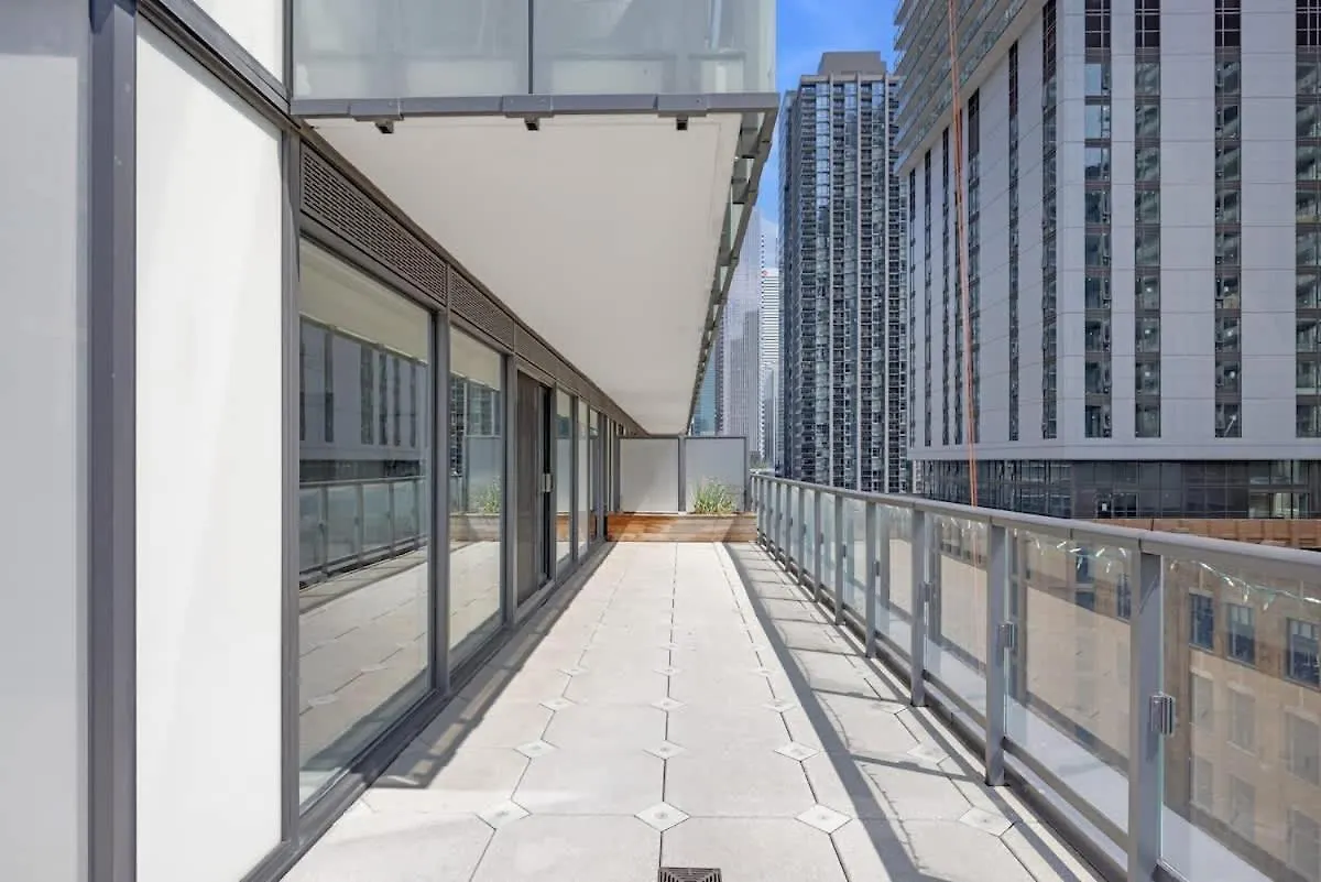 Luxury 2Br Condo Enormous Patio Parking Toronto
