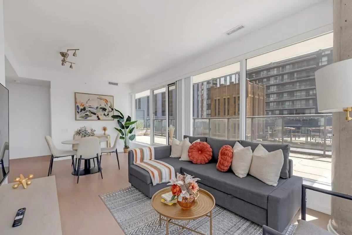Apartment Luxury 2Br Condo Enormous Patio Parking Toronto